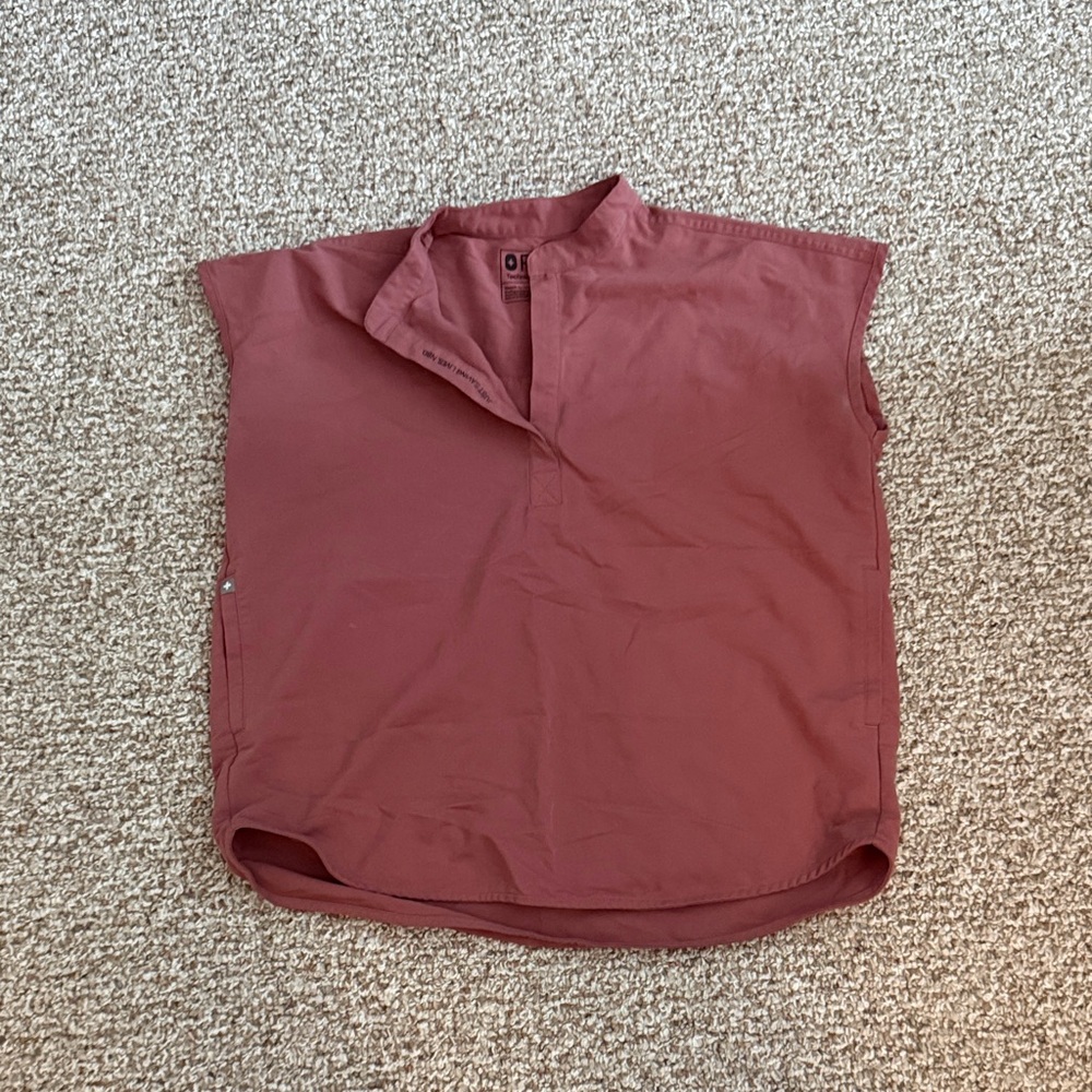 Figs Women's Short Sleeve Top in Rust